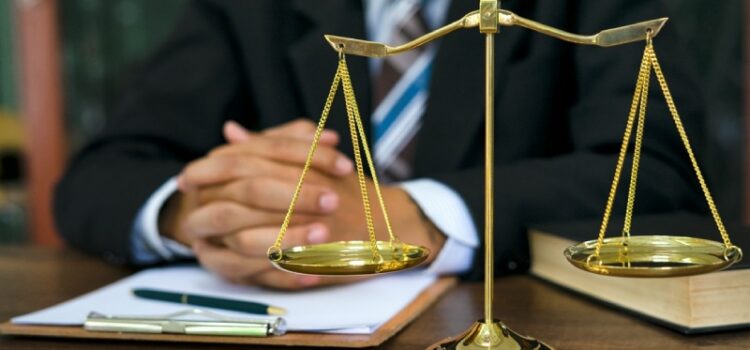 W jakich problemach prawnych może pomóc adwokat?